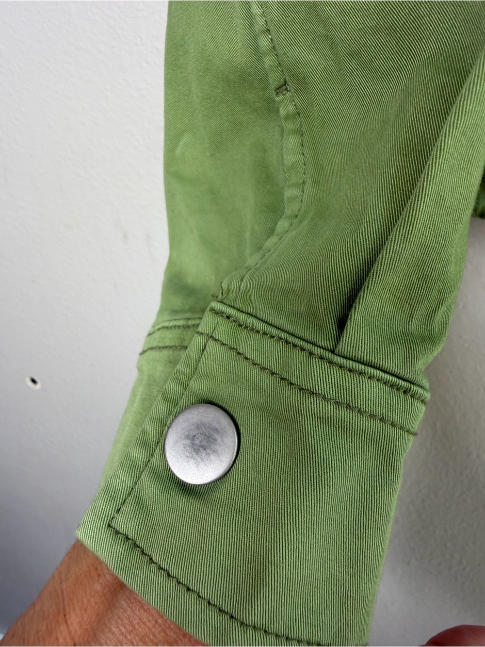Sanctuary Armstrong Crop Green Utility Jacket with Front Patch Pockets - Picture 6 of 10